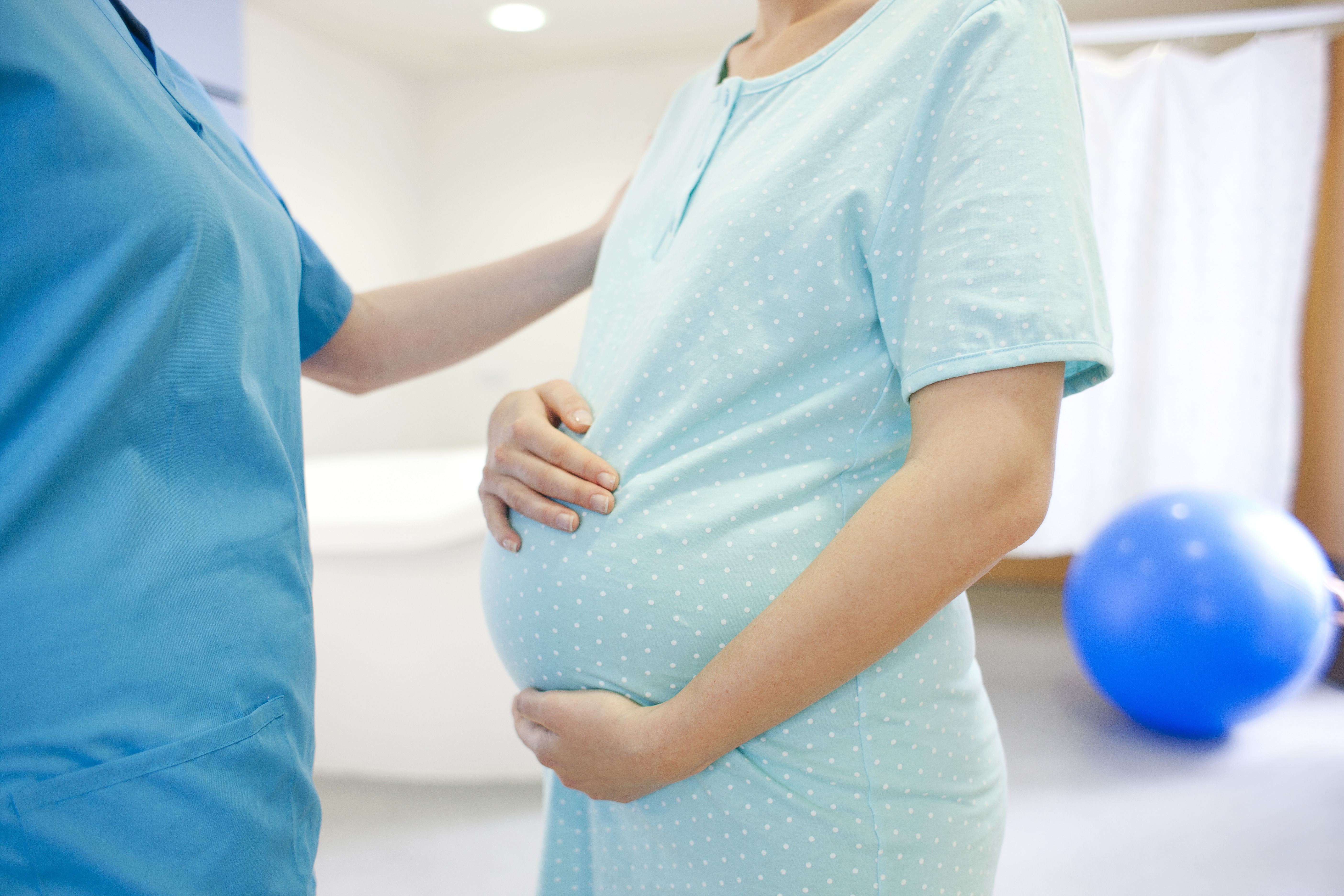 Cuando el empleador desconoce el embarazo y el contrato laboral termina no hay fuero de maternidad
